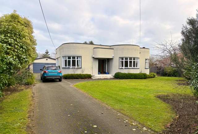 Private Family Home in Established St Johns Hill Location
