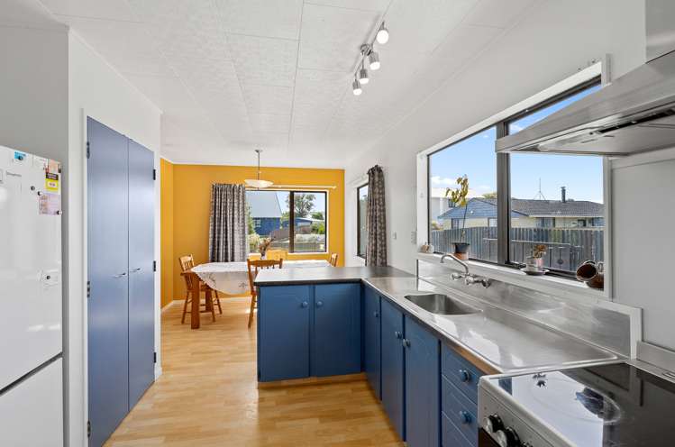 11 Simcox Street Otaki Beach_7