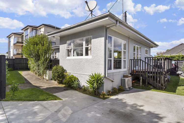 64 Yeovil Road Te Atatu Peninsula_2