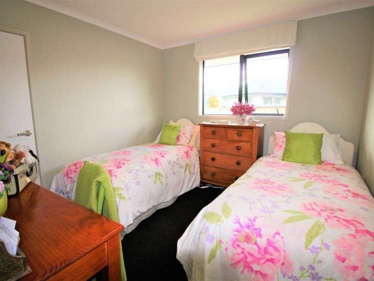 37 Plescher Crescent Leamington_13