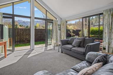 6 Dumblane Way_2