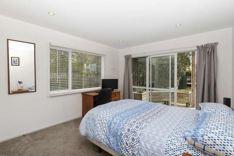 28 Tiroroa Avenue Te Atatu South_11