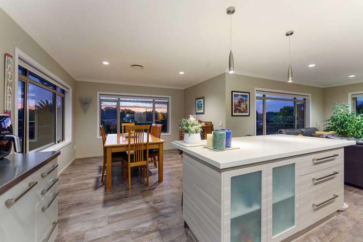 12 Simpson Crescent Raumati Beach_2