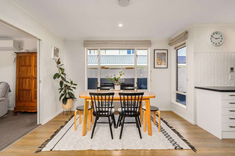2/14 Bentley Street Russley_5