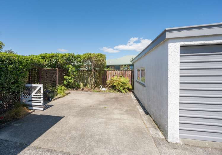 2/7 Dryden Street Stoke_15