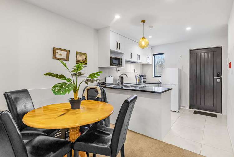 19/18 Hewlett Road_3