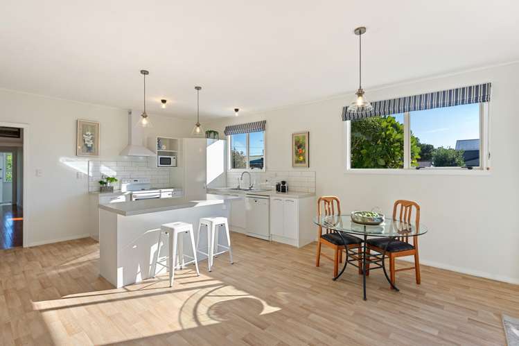 8 Manuka Street Otaki Beach_5