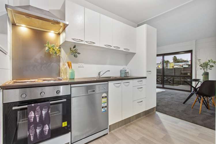 2/2 Harlston Road Mount Albert_3