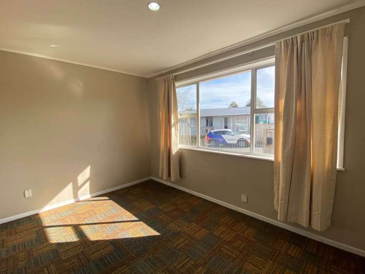 2 Selsey Lane Manurewa_7