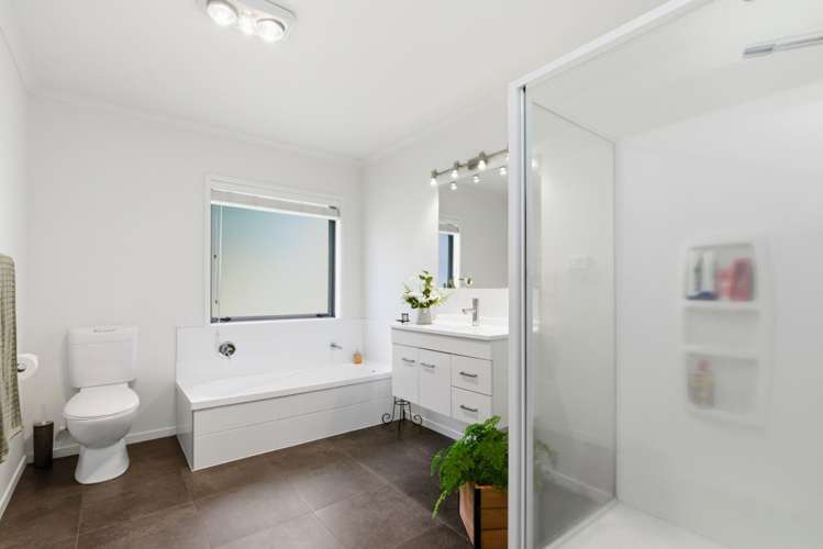 119 Ballintoy Park Drive Welcome Bay_13