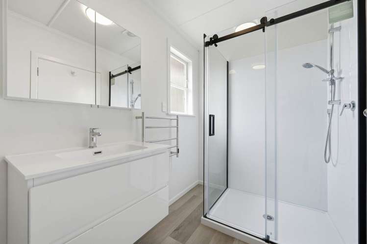 5 Manston Road Mangere_17