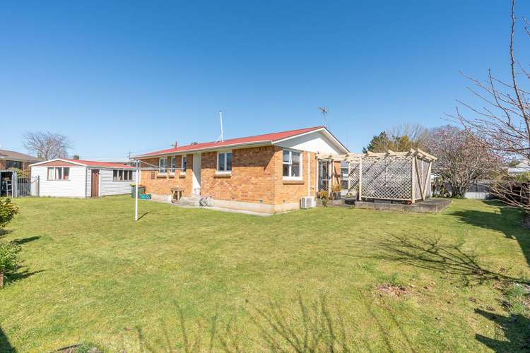 33 Garden Heights Avenue Glenview_21