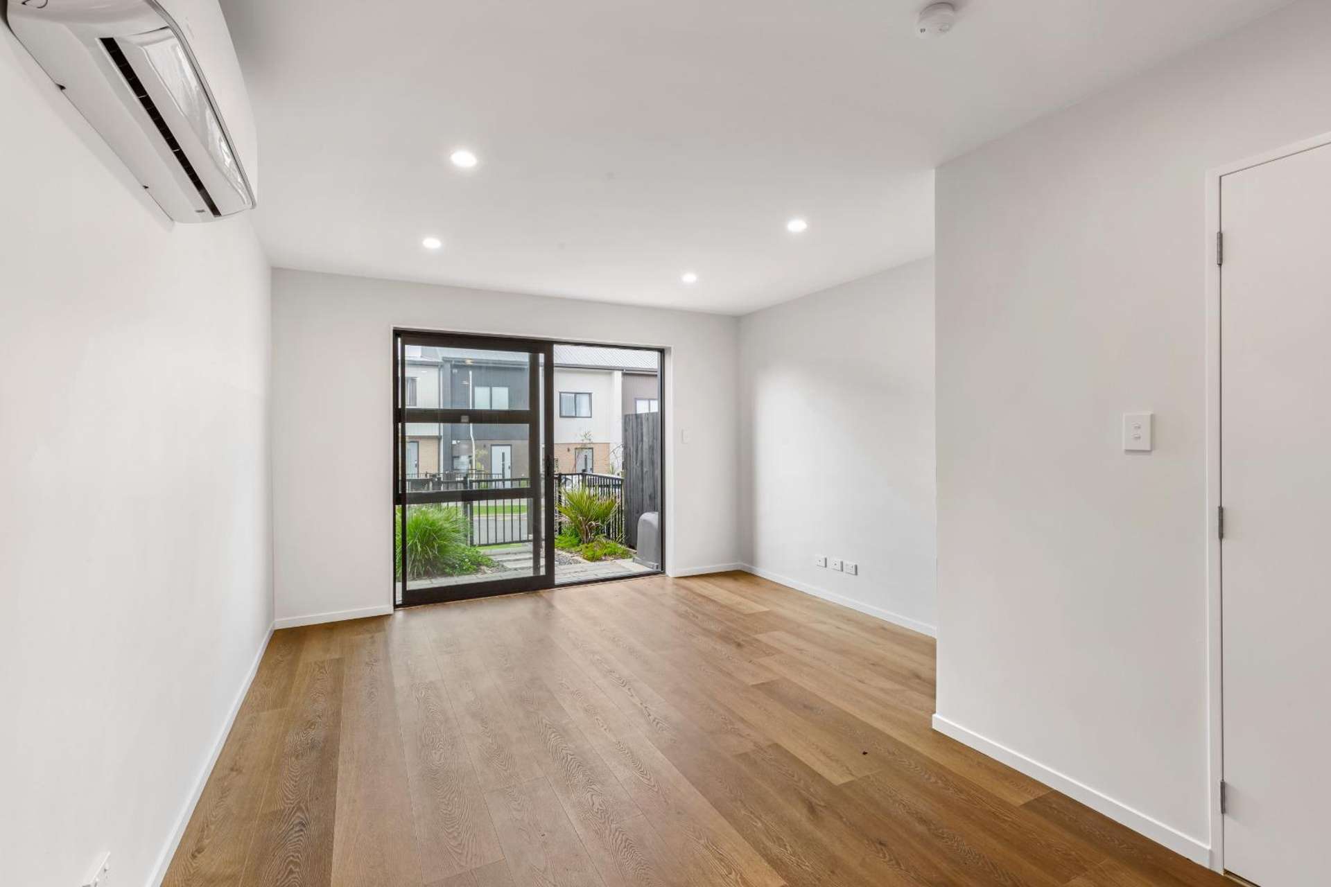 323 Glengarry Road Glen Eden_0