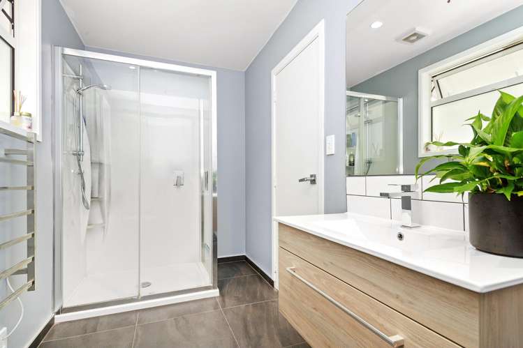 18 Omaha Grove Totara Park_10