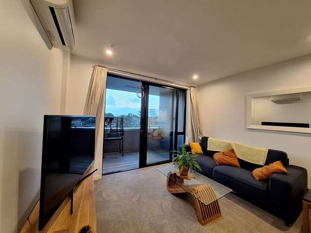 Modern Apartment - Great Suburb!
