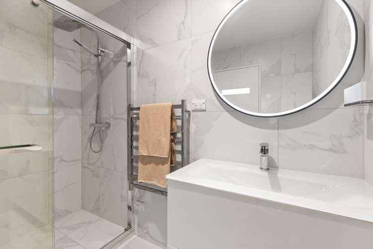 5b Holland Avenue Point England_27