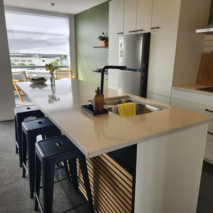 203/4 Reads Quay, Marinaview Gisborne_3