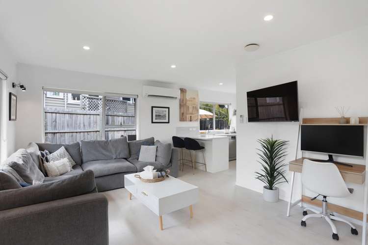 1/61 McClintock Road Massey_3