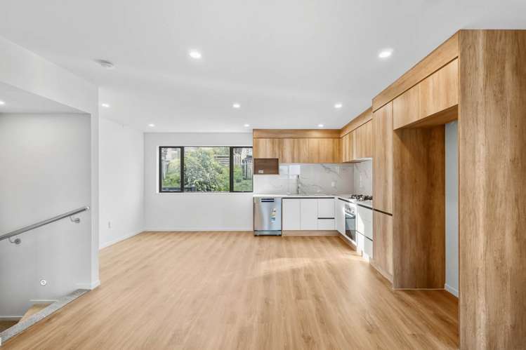 11/6 Woodhouse Place West Harbour_1