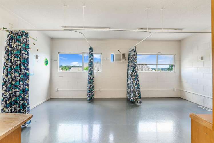8 Archibald Road Kelston_10