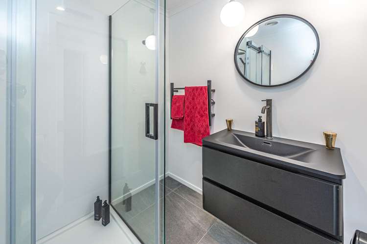 1 Shakespeare Road Bastia Hill_16