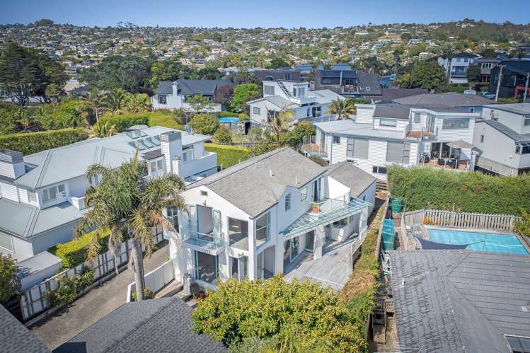 2/42 Churchill Road Murrays Bay_2