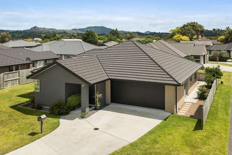 8 Eastbank Drive_0