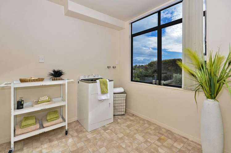 5 Savoy Road Orewa_17