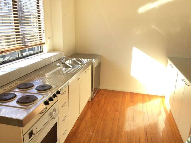 13/8 Dock Street Auckland Central_3