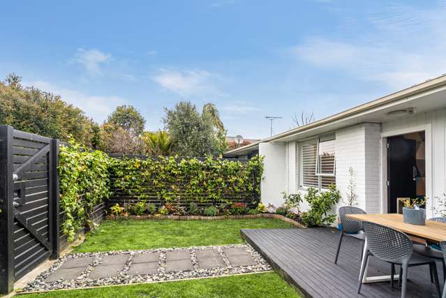 2/252 Meola Road Point Chevalier_1