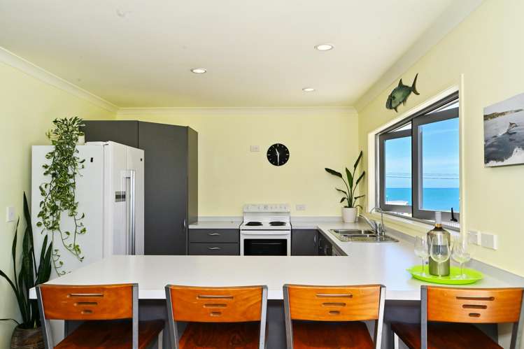 6 Argyle Street Māhia_5