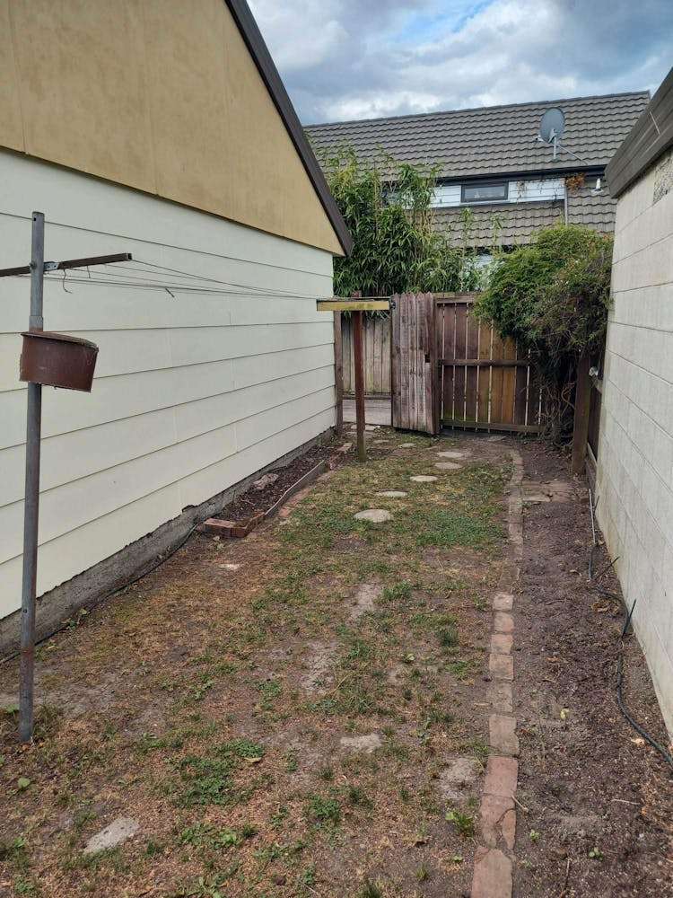 2/9 Defoe Place Waltham_8