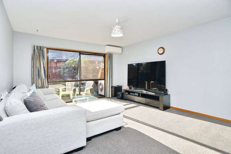 2/11 Dumfries Drive Hei Hei_6