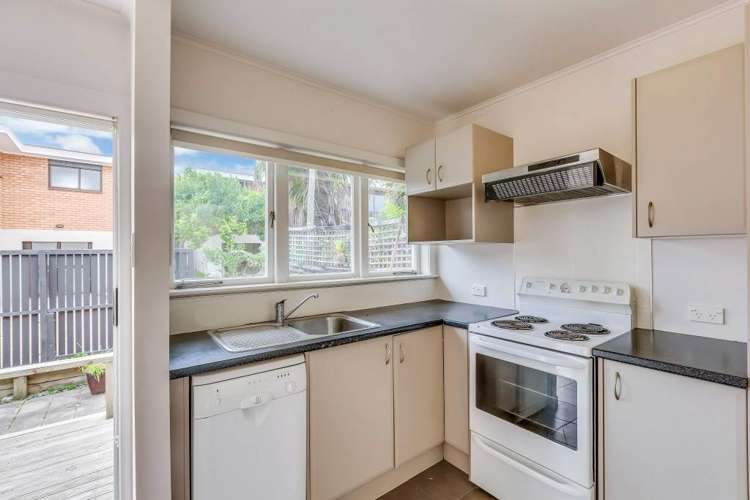 2/7 Lydia Avenue Northcote_8