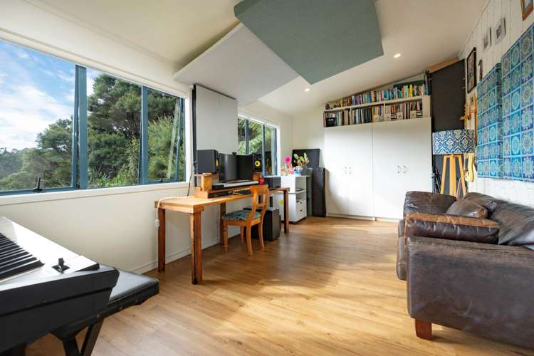 198 Scenic Drive Titirangi_17