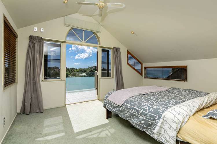 2/72 Beach Road Castor Bay_16