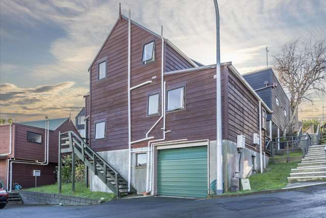 BEST VALUE TOWNHOUSE MOUNT VIC!