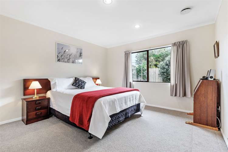 2/6 Pinewood Grove Botany Downs_9