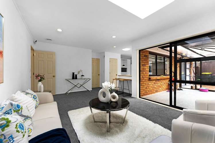 25 Lexington Drive Botany Downs_12