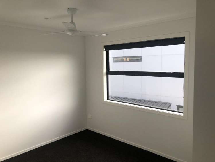 65 Featherstone Drive 2743_11