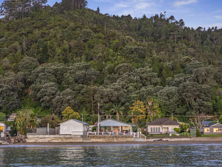 417 Thames Coast  Road SH25 Te Puru_23