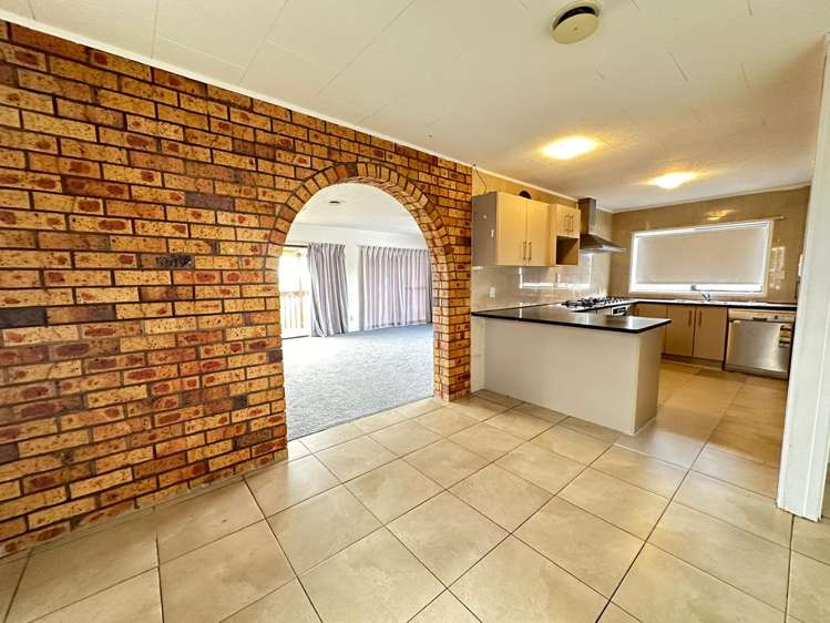 30 Royal Road Massey_10