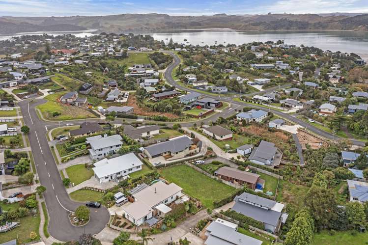 2d Puka Place Raglan_5