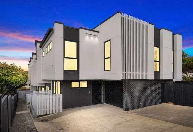 Spacious Two Beds 89m2 +Study