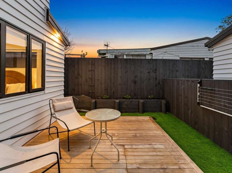 46a & 46b Woodford Avenue Henderson_41