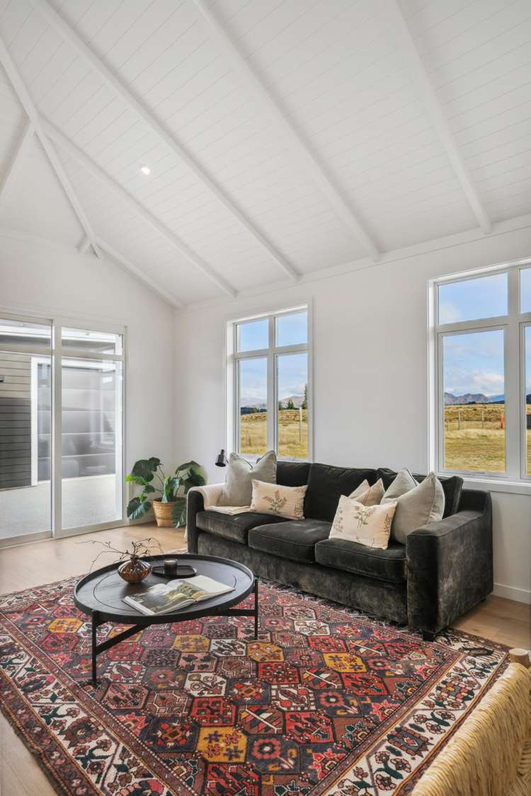 105 Burdon Loop Lake Hawea_10