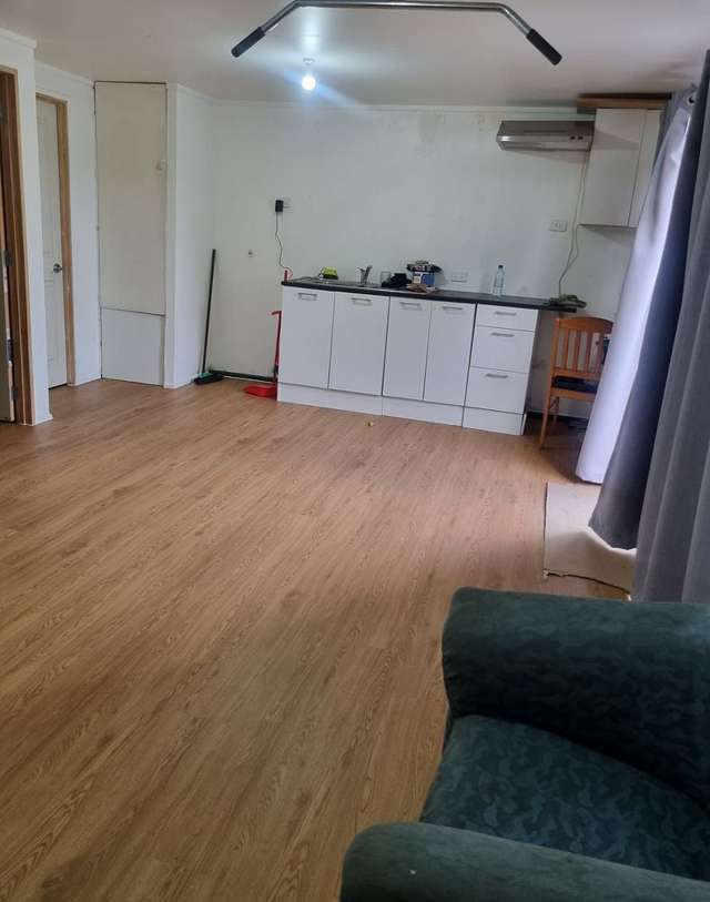 walking distance to shopping , Bunning, mitre10.