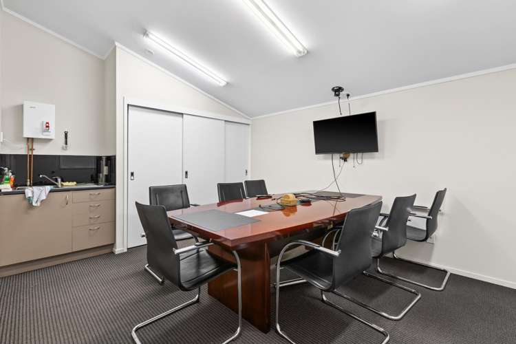 816 Karamu Road North Mayfair_4