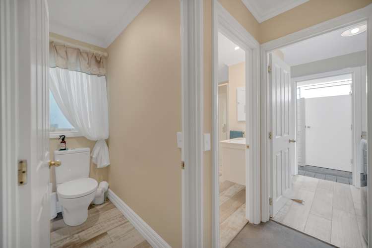 7 Banff Way Toi Toi_12