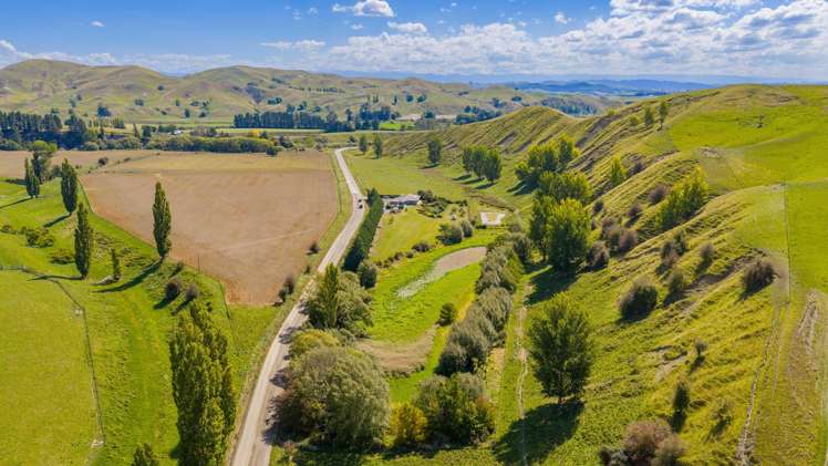 1127 Pourerere Road Omakere_33